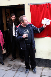 The Seven Stars Plaque  Mark Steeds of the Long John Silver Trust.